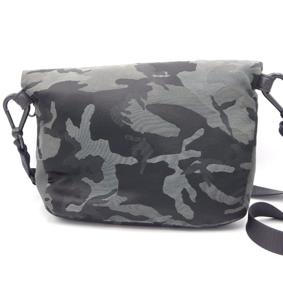 Lululemon athletica Camo Crossbody Bag - Black and Gray EUC - Picture 2 of 13